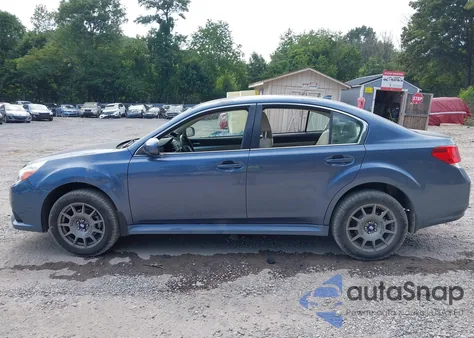 2014 Subaru Legacy 2.5I Premium z USA, uszkodzony, nr VIN 4S3BMBC65E3022381